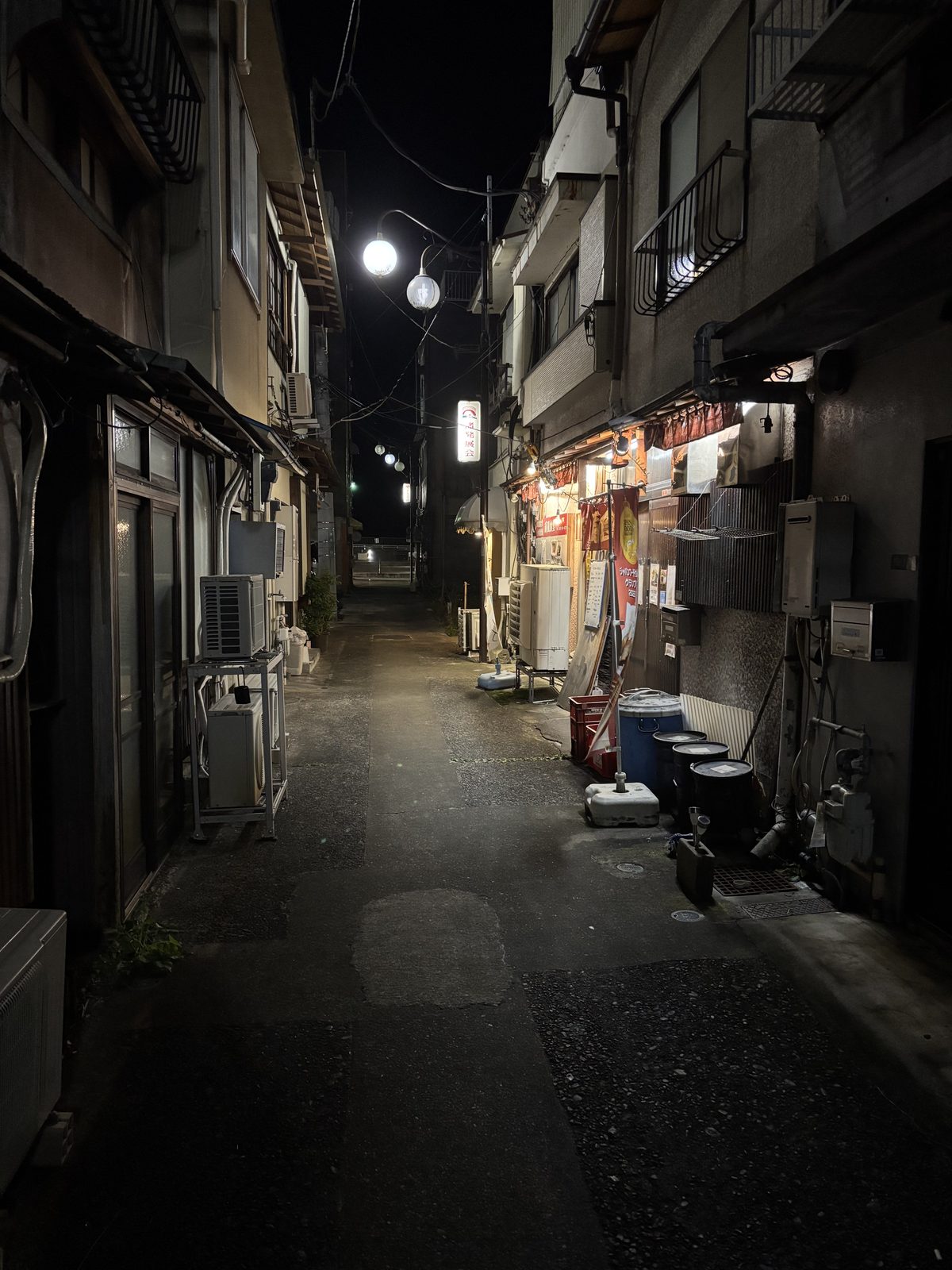 雨風食堂への入口となる路地裏の様子