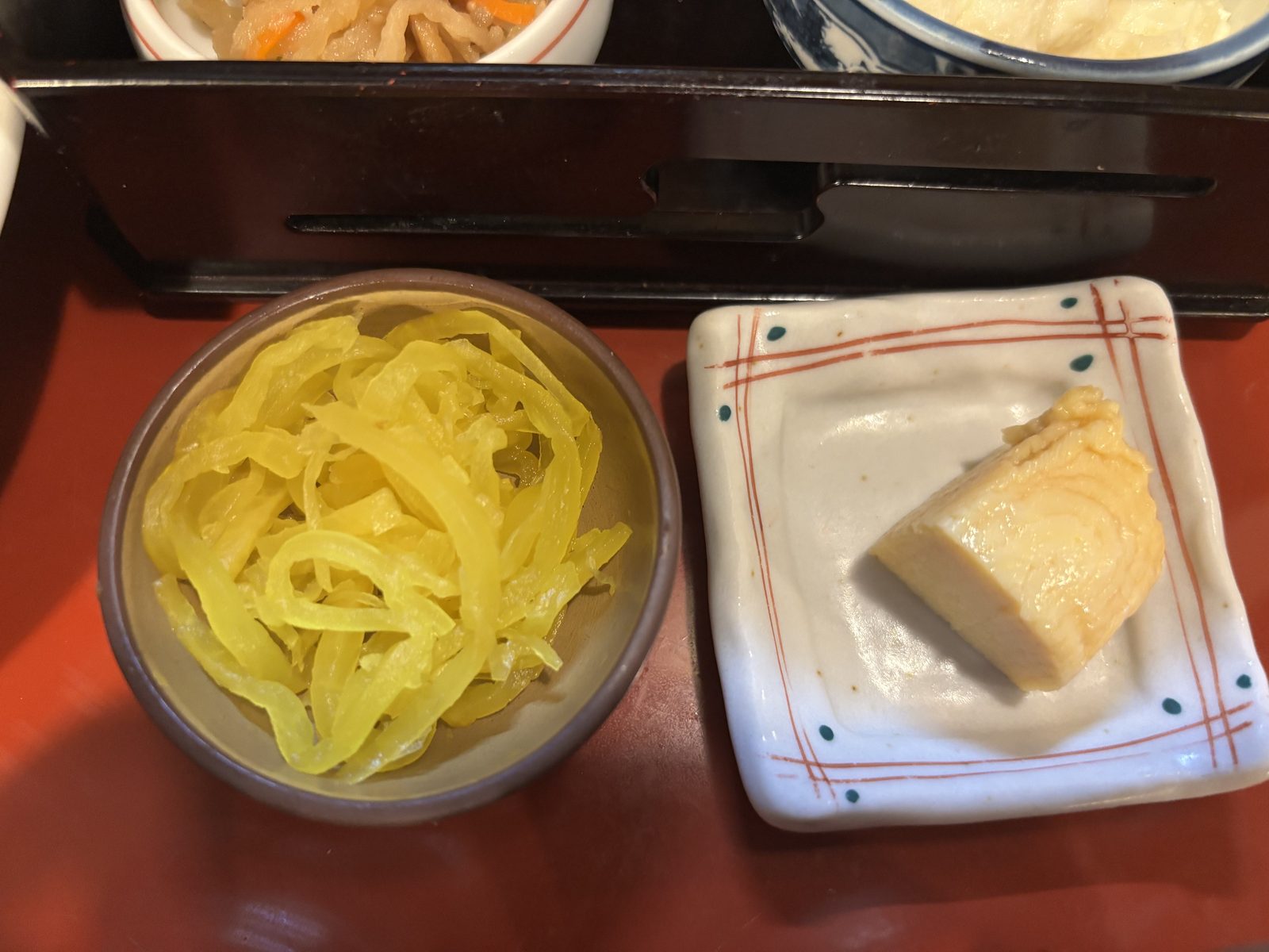 アジフライ定食の小鉢たち