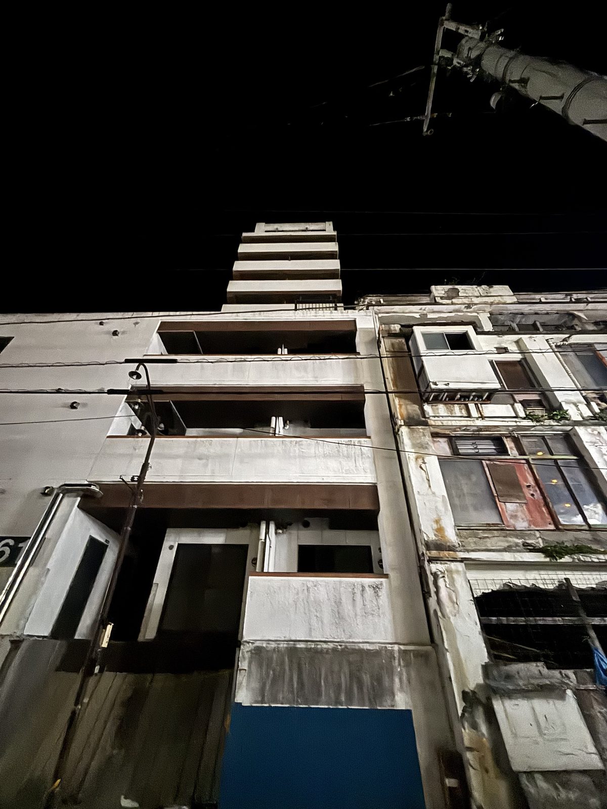 帰り道で目にした廃墟になった旅館らしき建物